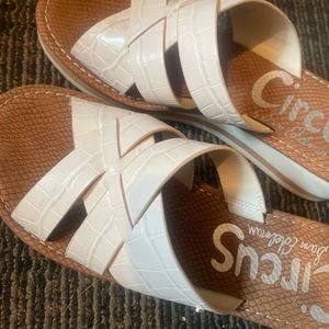 New Sandals Size 9 1/2